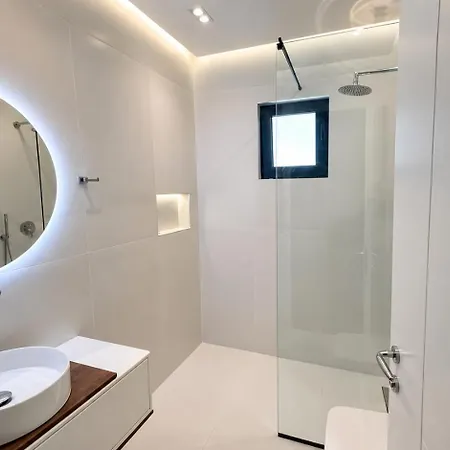 Sienna Mare Hotel Qeparo